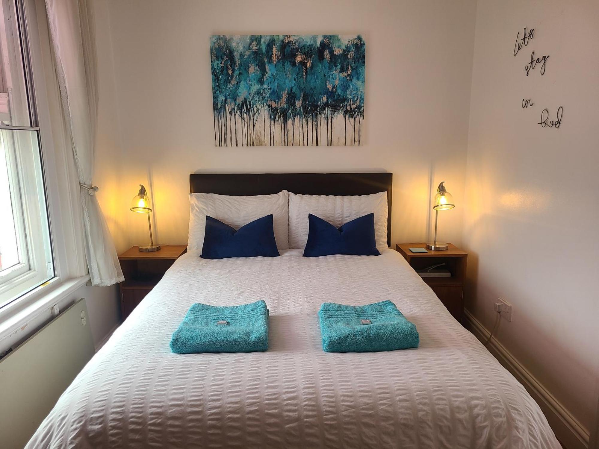 Vale View: Stylish Dog-Friendly Apartment Near Beach Prestatyn Exterior photo
